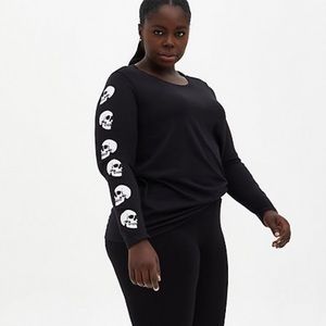 TORRID BLACK SKULL GRAPHIC SLIM FIT LONG SLEEVE TEE